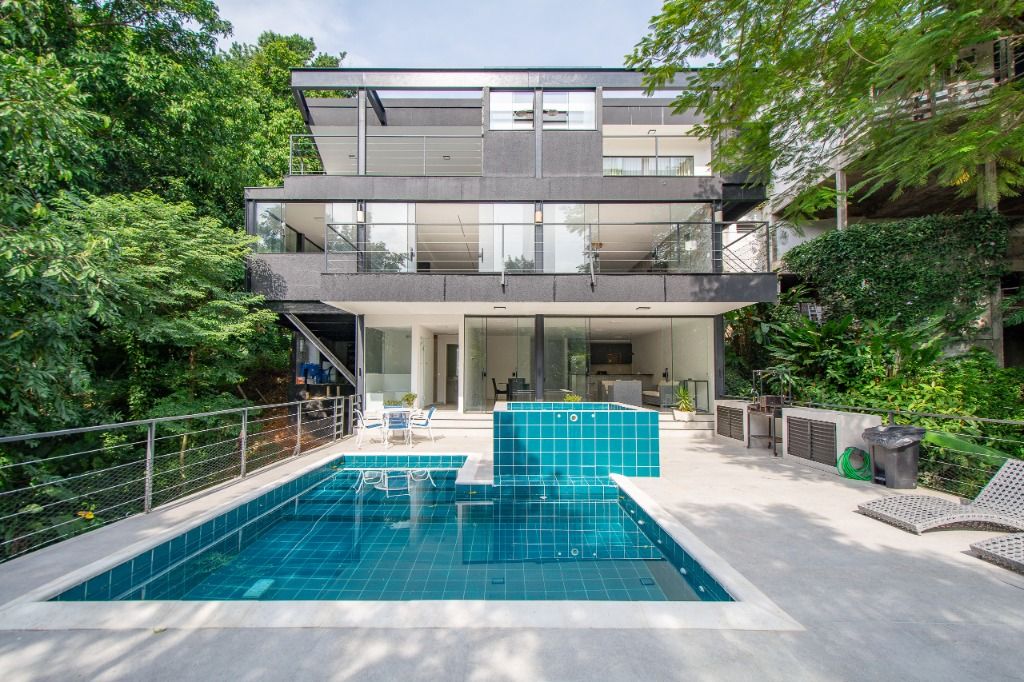 Casa de luxo, imóvel residencial de alto padrão, com piscina, localizado em Casa residencial de alto padrão no Rio de Janeiro, em Itanhangá, no Rio de Janeiro