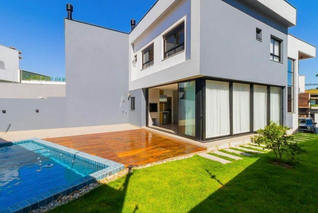 Casa com jardim e piscina, em Florianópolis em Santo Antônio de Lisboa